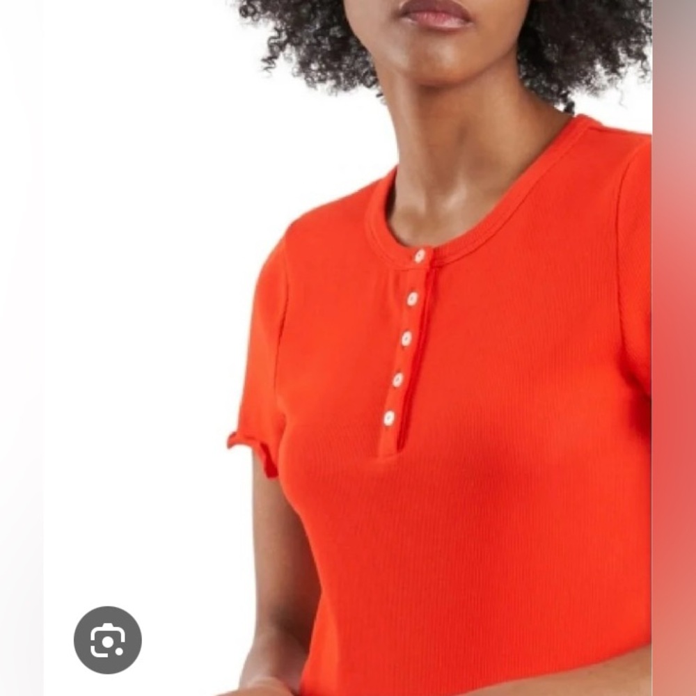 ❤️ Red Riley & Rae Scalloped Sleeve Top ❤️ - Picture 2 of 5